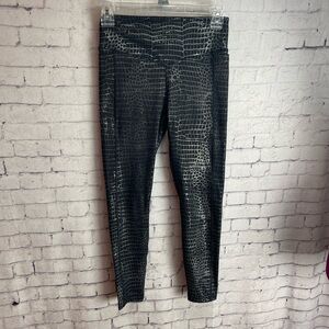 Pink Victorias Secret active leggings black and silver croc print size small